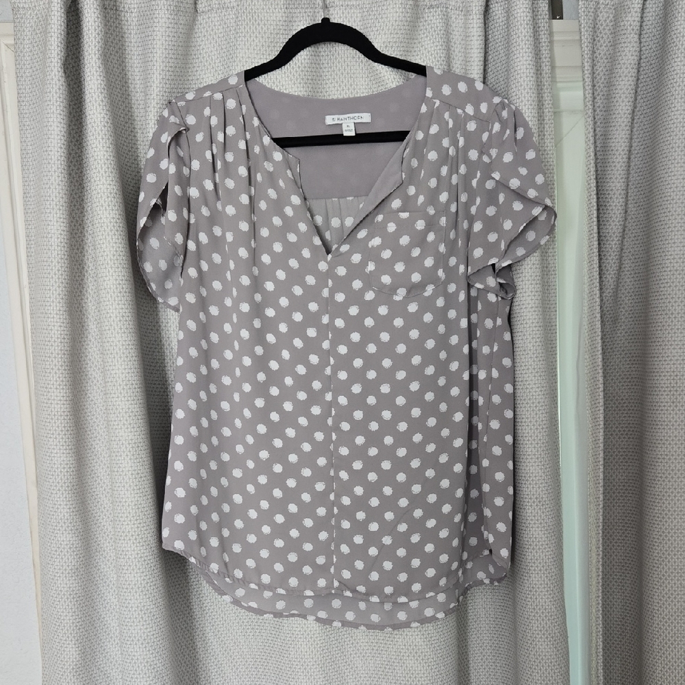 Chic Polka Dot Blouse in Gray and White